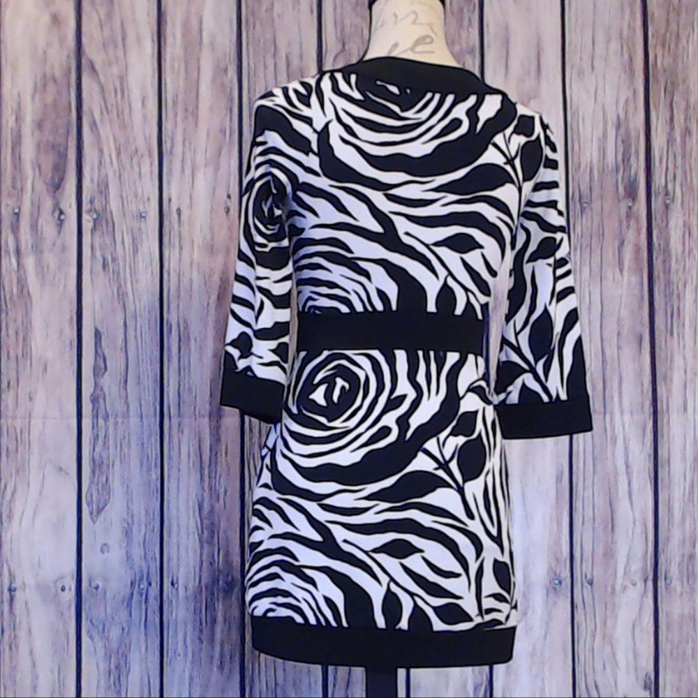 White House Black Market Blouse - Picture 3 of 5